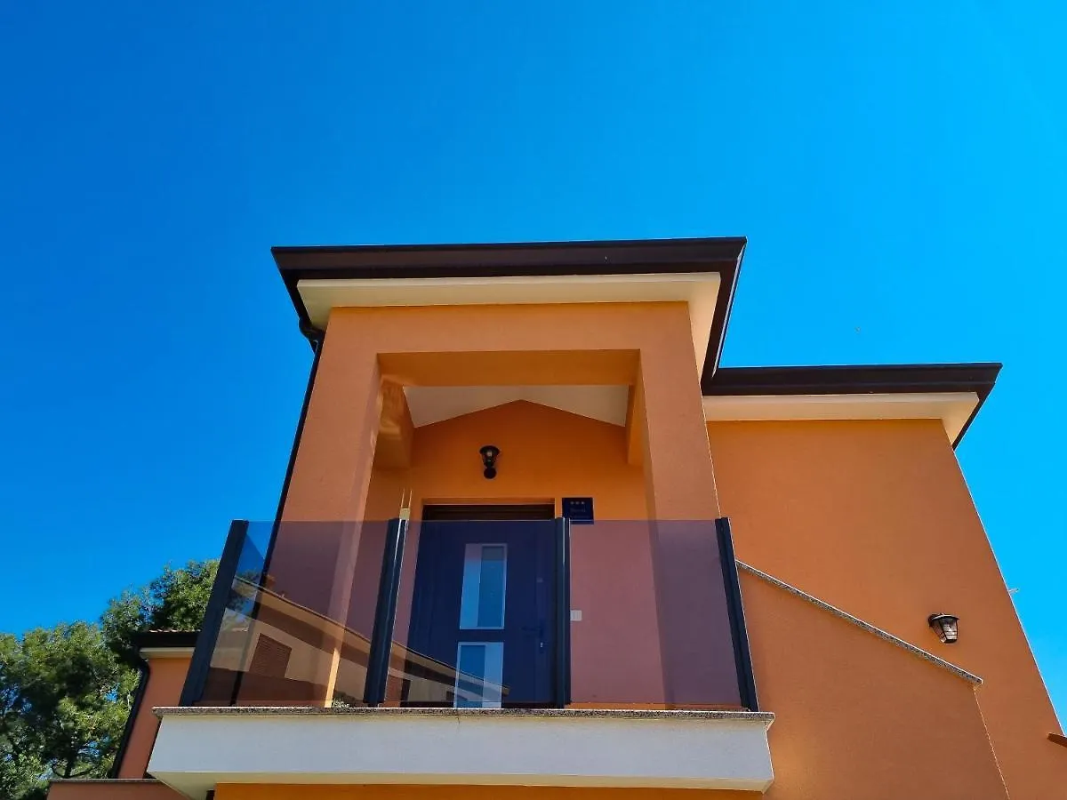 Juli No 2 Apartment Porec