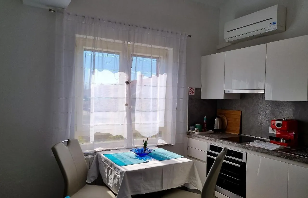 Juli No 2 Apartment Porec